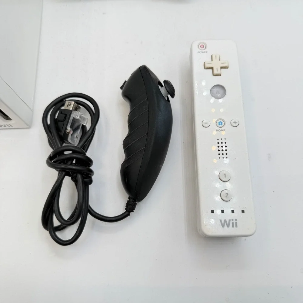 Nintendo Wii RVL-001 White Console Bundle Super Mario Galaxy 2 Tested Working